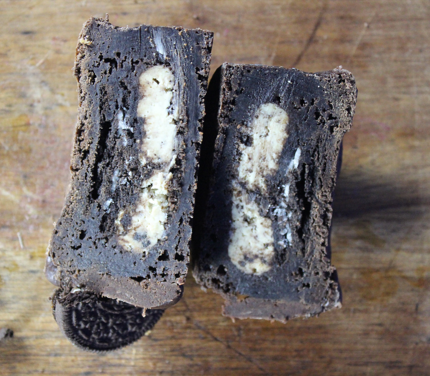 Cookies & Cream Cheesecake Stuffed Brownie – Cookies & Cream Filled Brownie