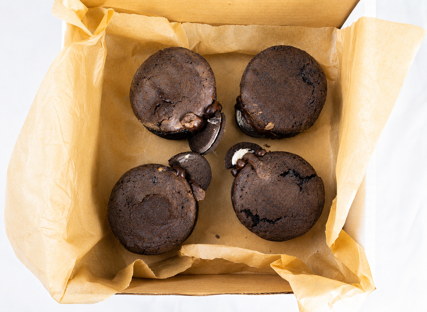 Cookies & Cream Cheesecake Stuffed Brownie – Cookies & Cream Filled Brownie